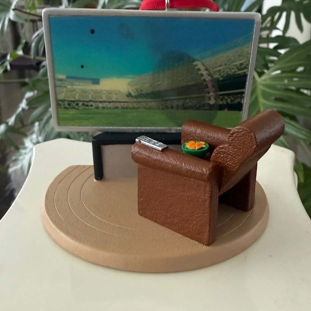 2009 Hallmark Big TV Screen Hologram Football Game Armchair Christmas Ornament